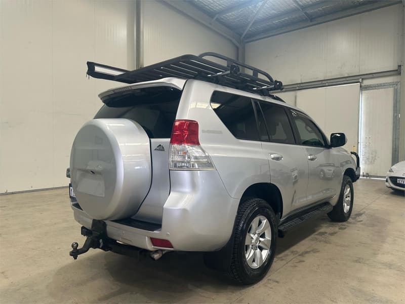 2012 Toyota Landcruiser Altitude VDJ200R photo 5