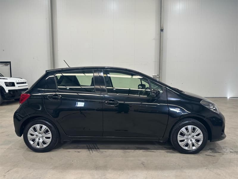 2016 Toyota Yaris Ascent NCP130R photo 4