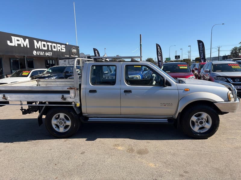2004 Nissan Navara ST-R photo 3