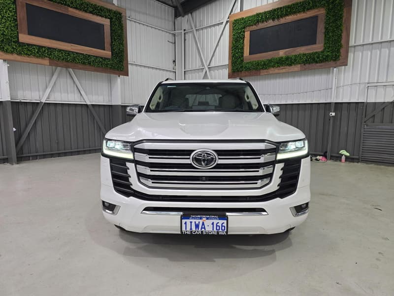2023 Toyota Landcruiser Sahara ZX FJA300R photo 2