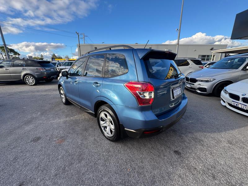 2014 Subaru Forester 2.5i S4 photo 3