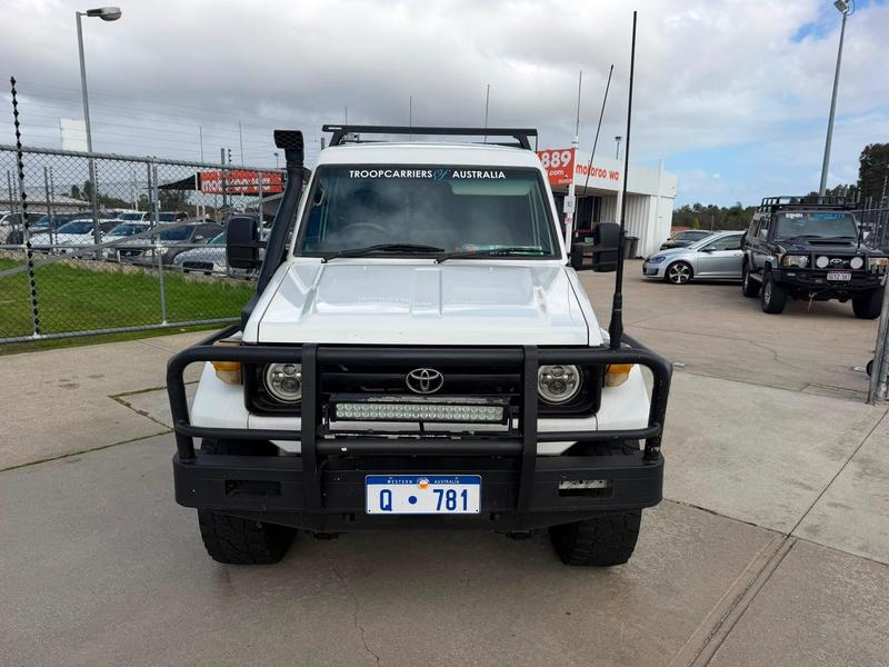 1999 Toyota Landcruiser Troopcarrier FZJ78R photo 4