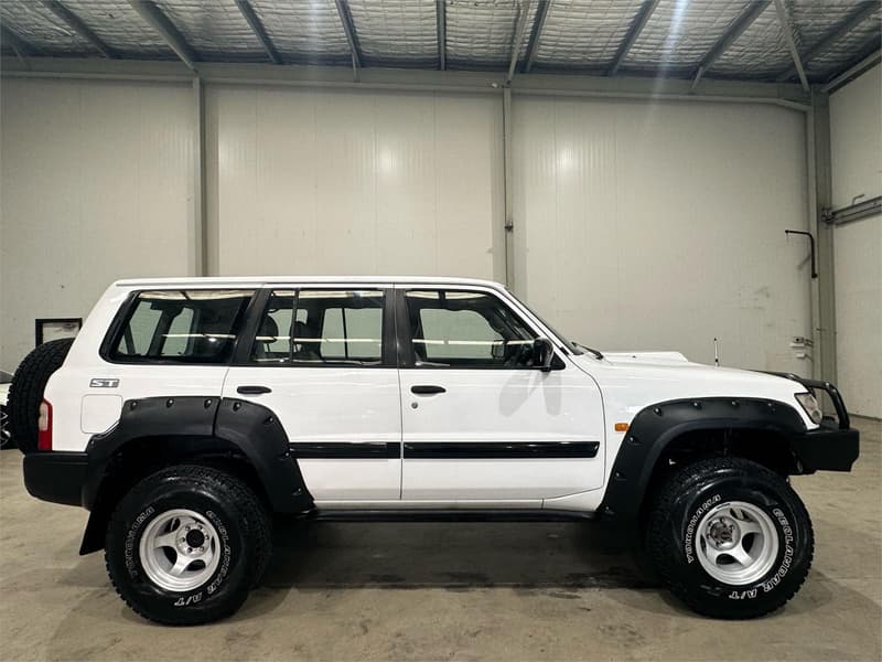 2003 Nissan Patrol ST GU III photo 4