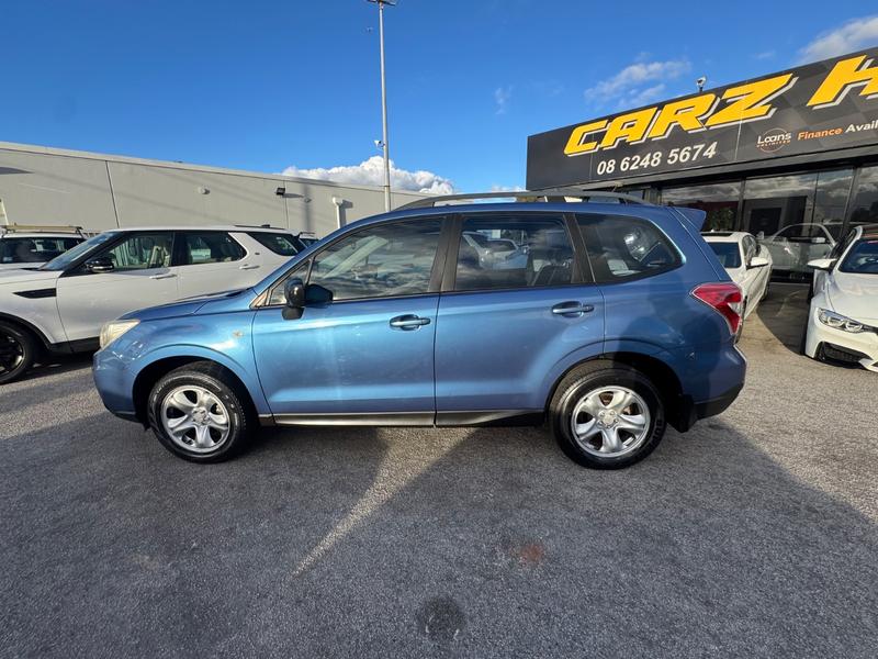 2014 Subaru FORESTER 2.5i photo 2