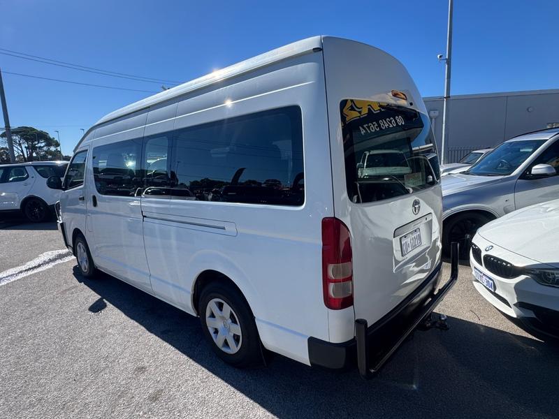 2018 Toyota HIACE COMMUTER photo 3