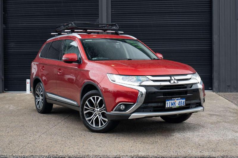 2018 Mitsubishi Outlander LS ZL photo 2