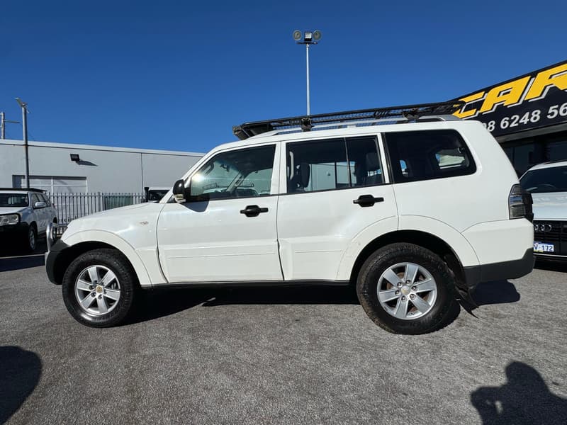 2007 Mitsubishi Pajero GLX NS photo 2