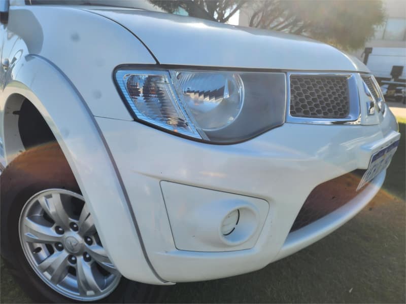 2013 Mitsubishi Triton GL-R MN MY12 REAR WHEEL DRIVE photo 3