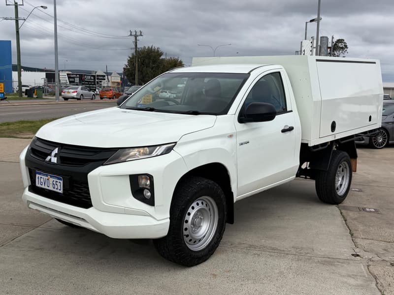 2019 Mitsubishi Triton GLX MR 4X4 photo 3