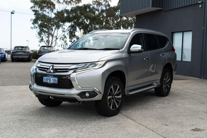 2016 Mitsubishi Pajero Sport GLS QE photo 5