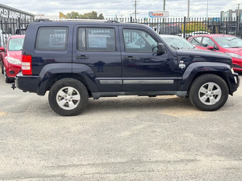 2012 Jeep CHEROKEE SPORT (4x4) KK MY12 KK photo 4
