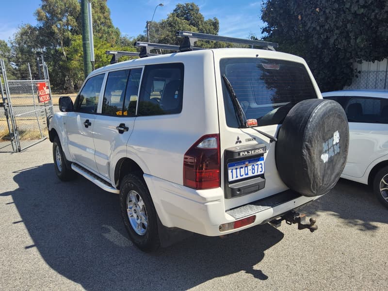 2005 Mitsubishi PAJERO GLX LWB (4x4) photo 4
