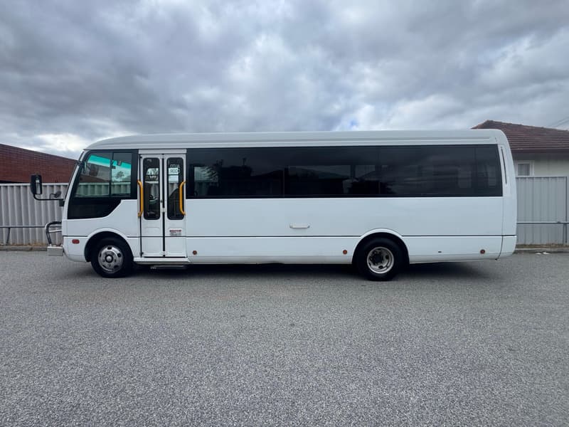 2011 Mitsubishi ROSA BUS BE64D photo 2
