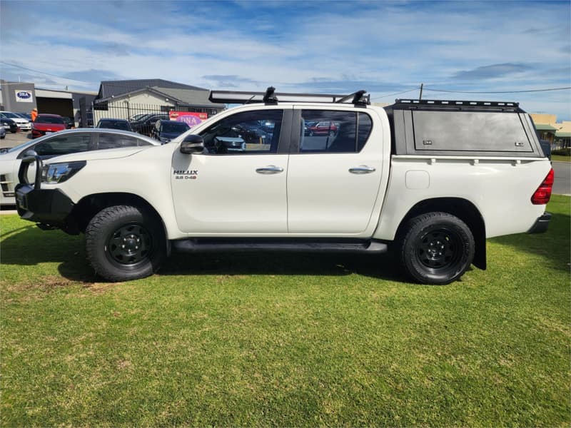 2015 Toyota Hilux SR GUN126R 4X4 photo 4