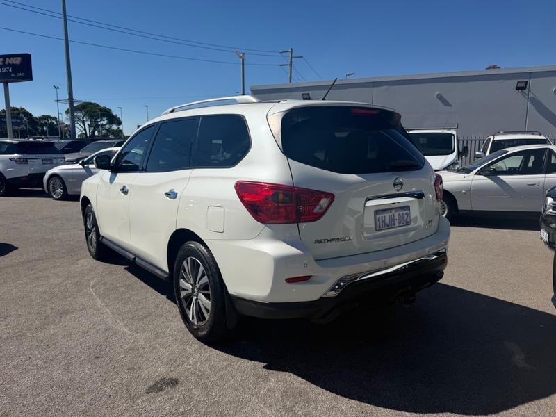 2018 Nissan PATHFINDER ST  photo 3
