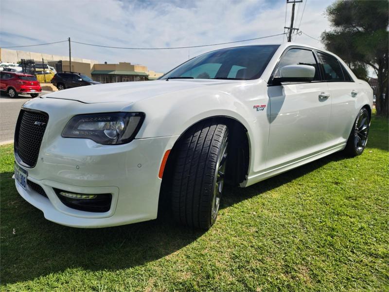 2016 Chrysler 300 SRT HYPERBLACK MY16 photo 5