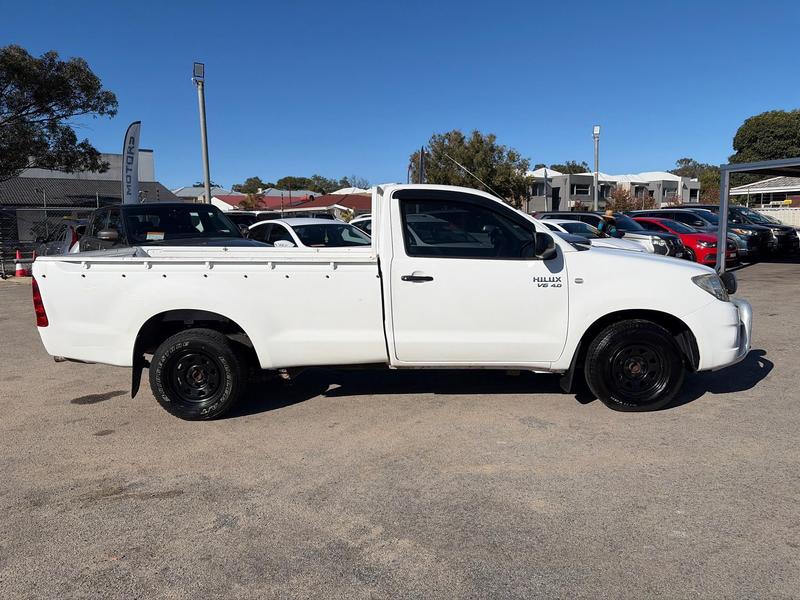 2008 Toyota Hilux SR photo 3