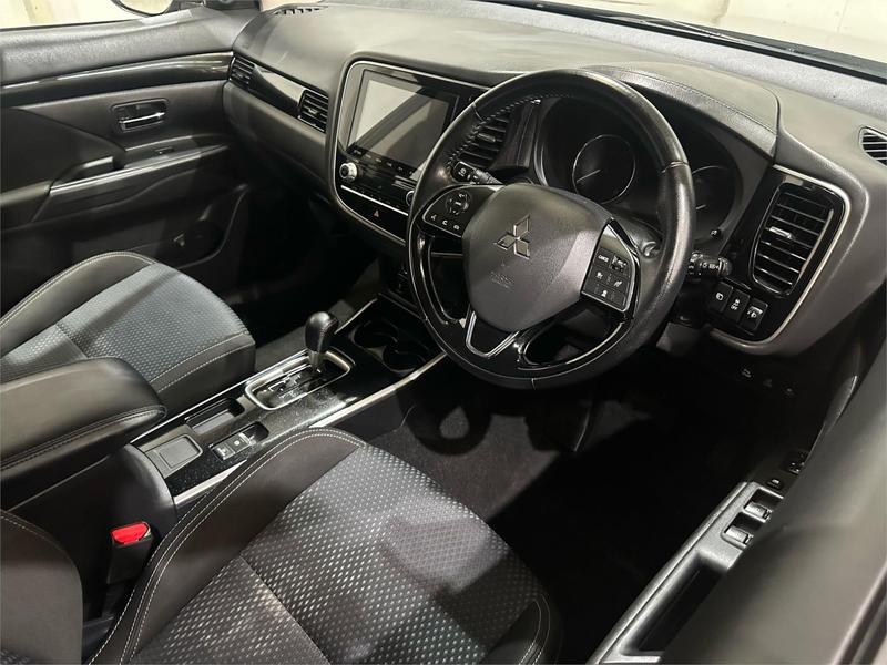 2020 Mitsubishi Outlander ES ZL photo 4