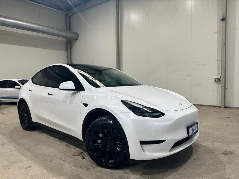 2024 Tesla Model Y Rear-Wheel Drive MY23 photo 3