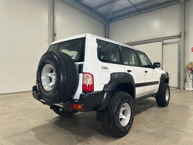2003 Nissan Patrol ST GU III photo 5
