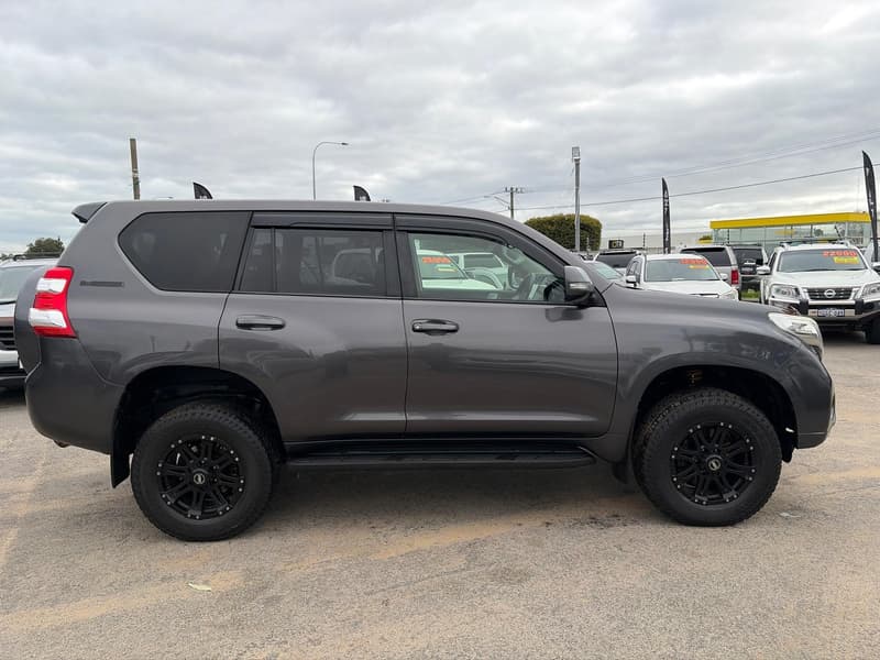 2016 Toyota Landcruiser GXL VDJ200R photo 3