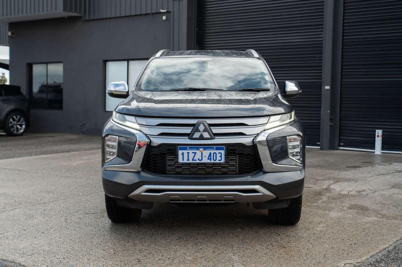2021 Mitsubishi Pajero Sport GLS QF photo 3