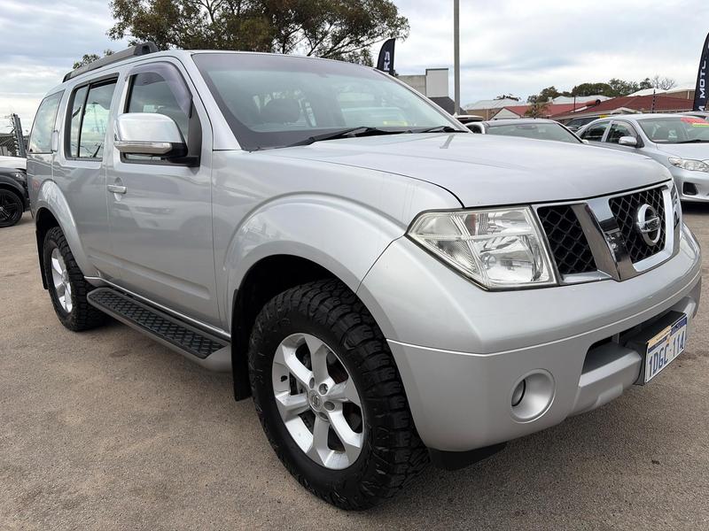 2009 Nissan Pathfinder ST R51 photo 2