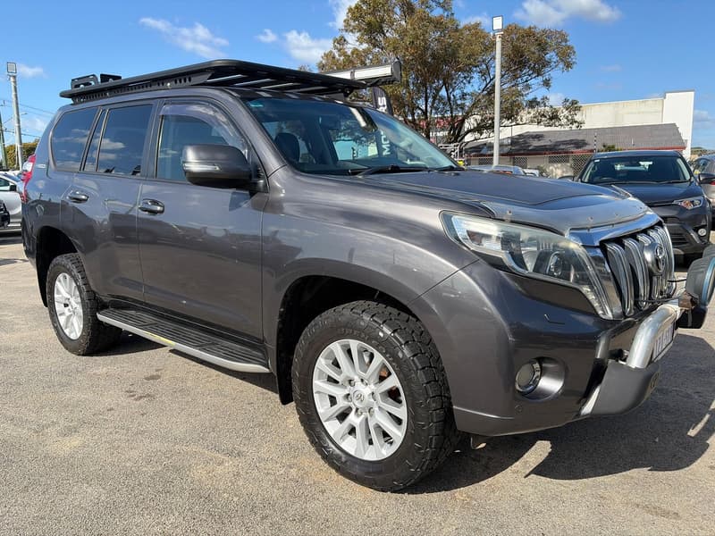 2016 Toyota Landcruiser GX VDJ200R photo 2