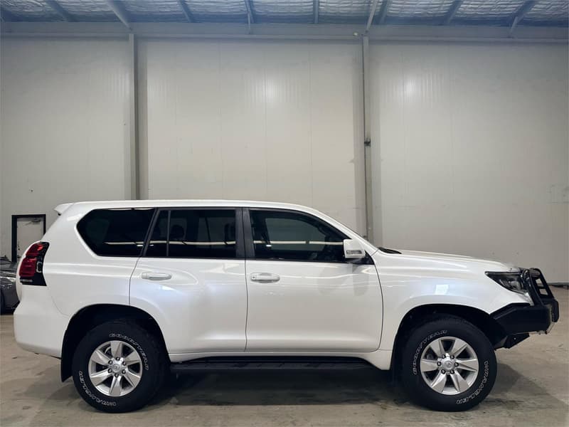2018 Toyota Landcruiser GXL VDJ200R photo 4