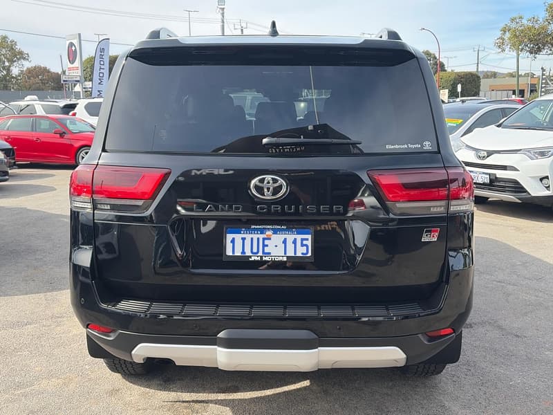 2025 Toyota Landcruiser GR Sport FJA300R photo 4
