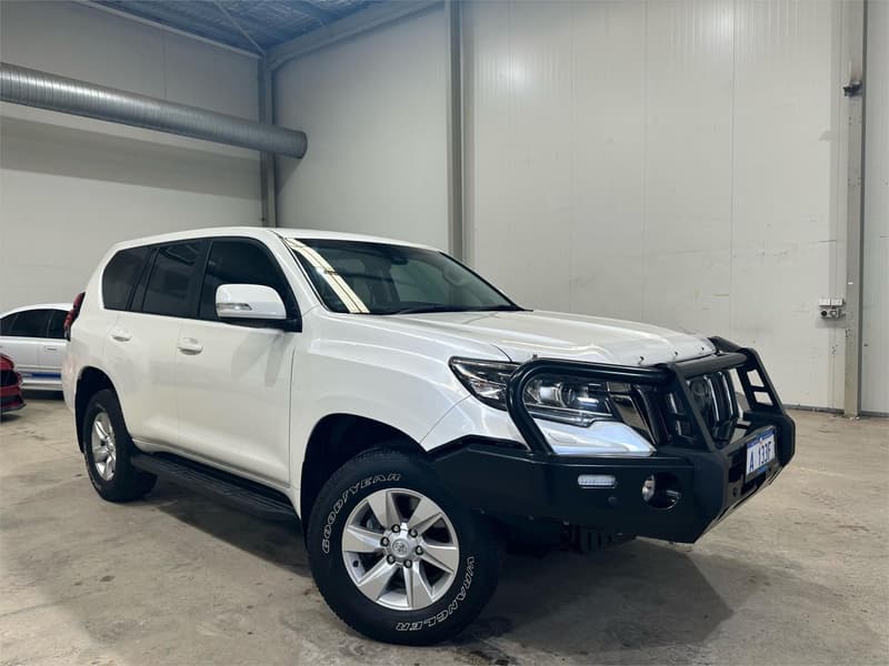 2018 Toyota Landcruiser GXL VDJ200R photo 3