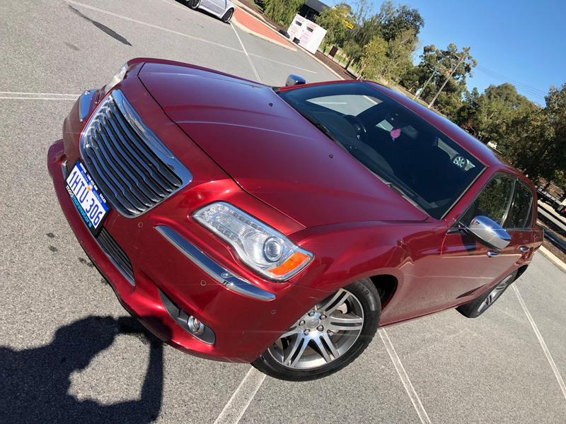 2012 Chrysler 300 C Luxury LX photo 2