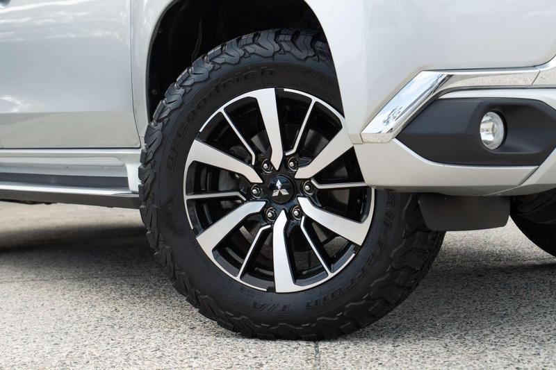 2016 Mitsubishi Pajero Sport GLS QE photo 2