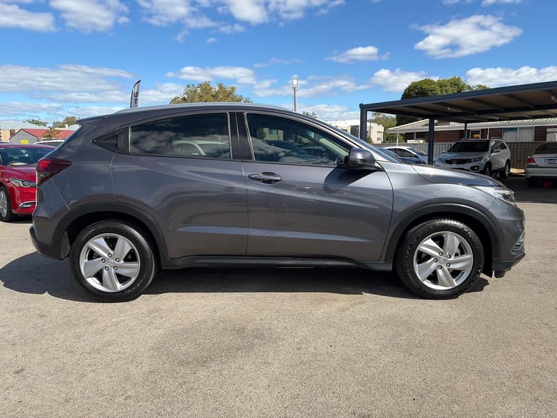 2020 Honda HR-V VTi-S photo 3