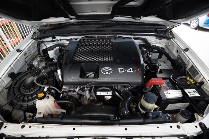 2014 Toyota Hilux SR KUN26R 4X4 photo 5