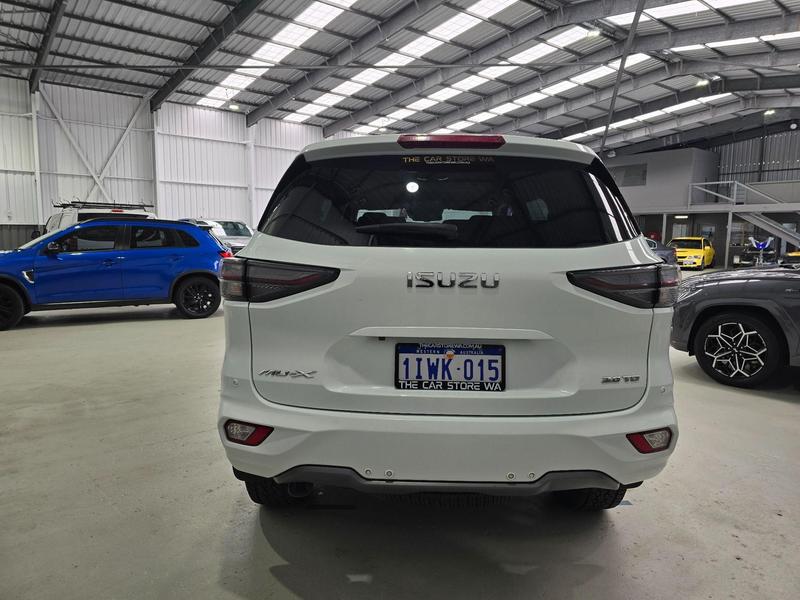 2023 Isuzu MU-X LS-T photo 5