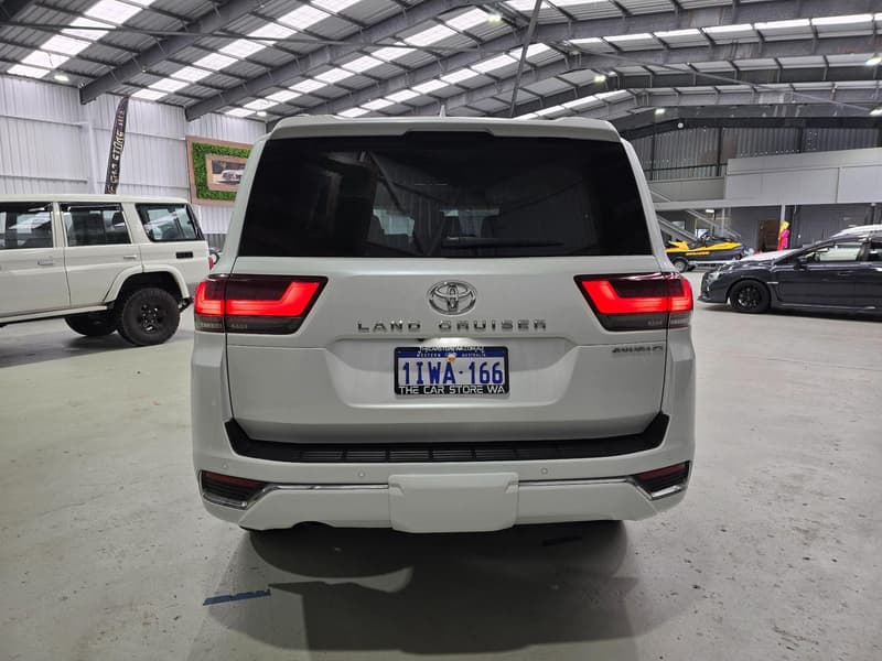 2023 Toyota Landcruiser Sahara ZX FJA300R photo 5