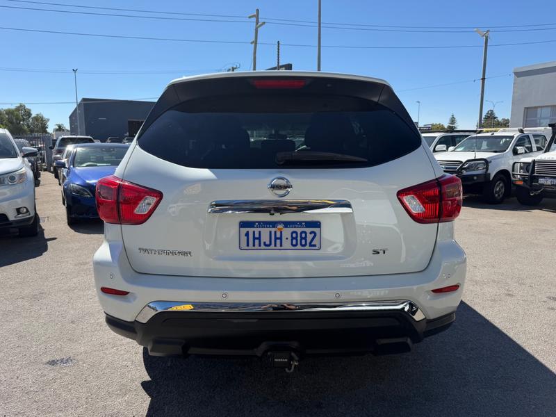 2018 Nissan PATHFINDER ST  photo 4