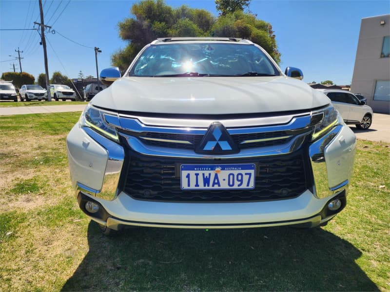 2016 Mitsubishi Pajero Sport Exceed QE photo 2