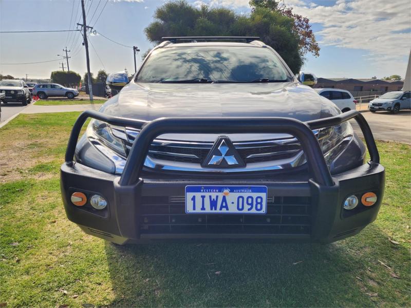 2017 Mitsubishi Pajero Sport GLS QE photo 3