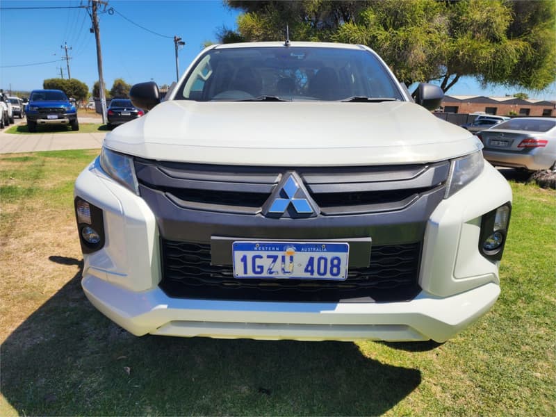 2020 Mitsubishi Triton GLX ADAS MR 4X4 photo 3