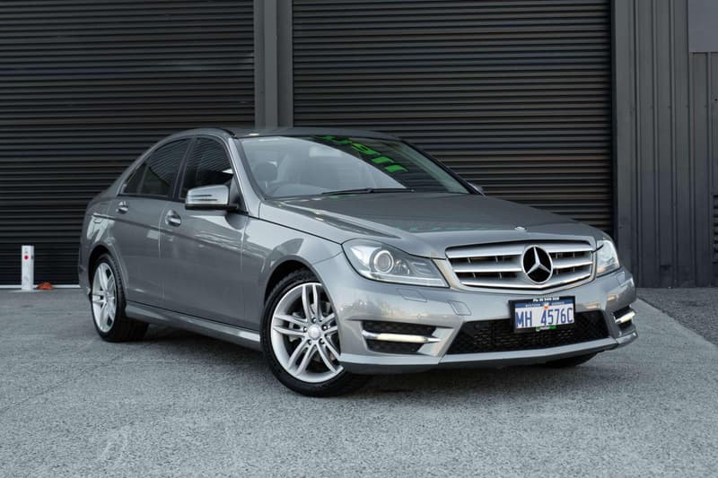 2012 Mercedes-Benz C-Class C200 BlueEFFICIENCY W204 photo 2