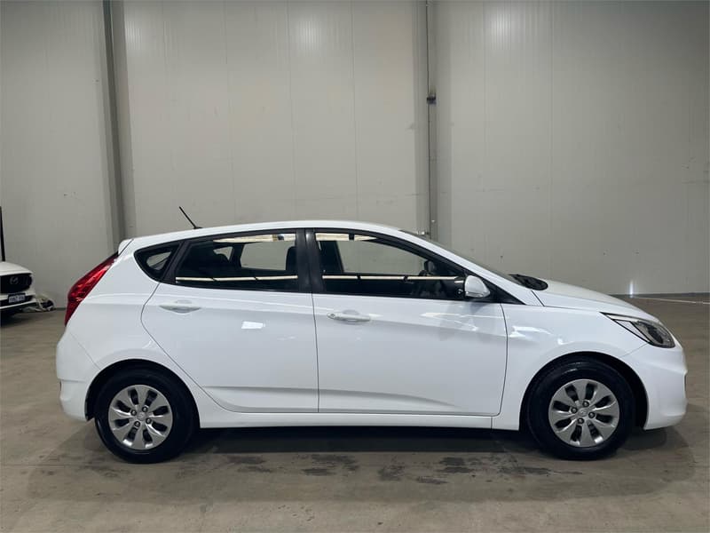 2016 Hyundai Accent SR RB3 MY16 photo 4