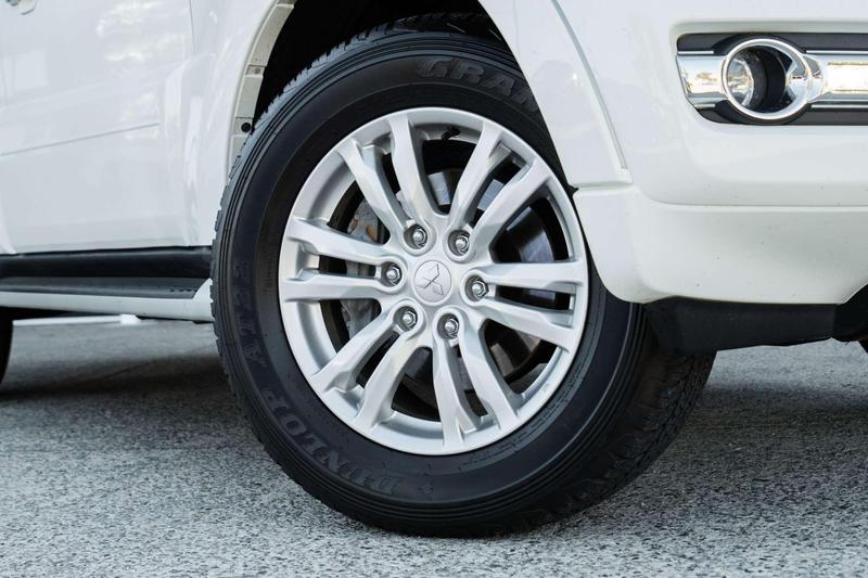 2019 Mitsubishi Pajero GLX NX photo 3