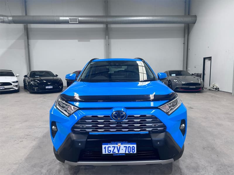 2020 Toyota RAV4 Cruiser AXAH54R photo 2