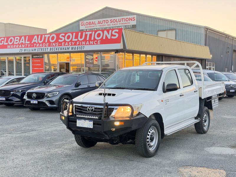 2015 Toyota HILUX SR (4x4) — primary photo