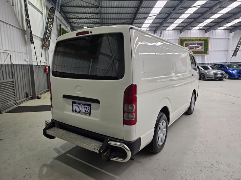 2016 Toyota Hiace KDH201R LWB photo 4