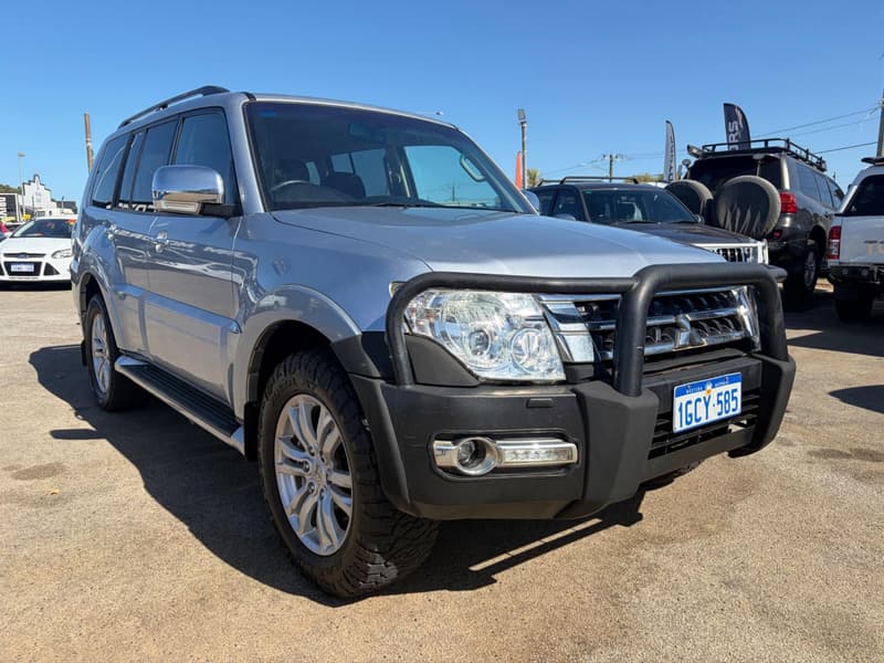 2016 Mitsubishi Pajero GLX NX photo 2