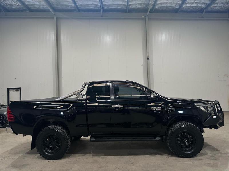 2015 Toyota Hilux SR5 GUN126R 4X4 photo 4