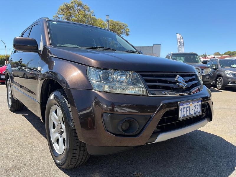 2013 Suzuki Grand Vitara Urban JB photo 2